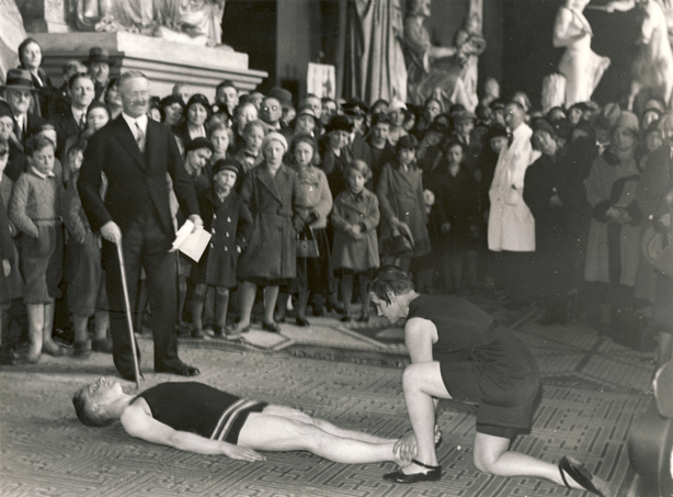 Kaptajn Jespersens "Lektion i Legemskultur" i Thorvaldsens Museum 1933